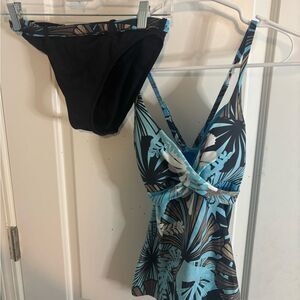 Sea folly tankini vintage Blue and Black Floral Swimsuit Set EUC